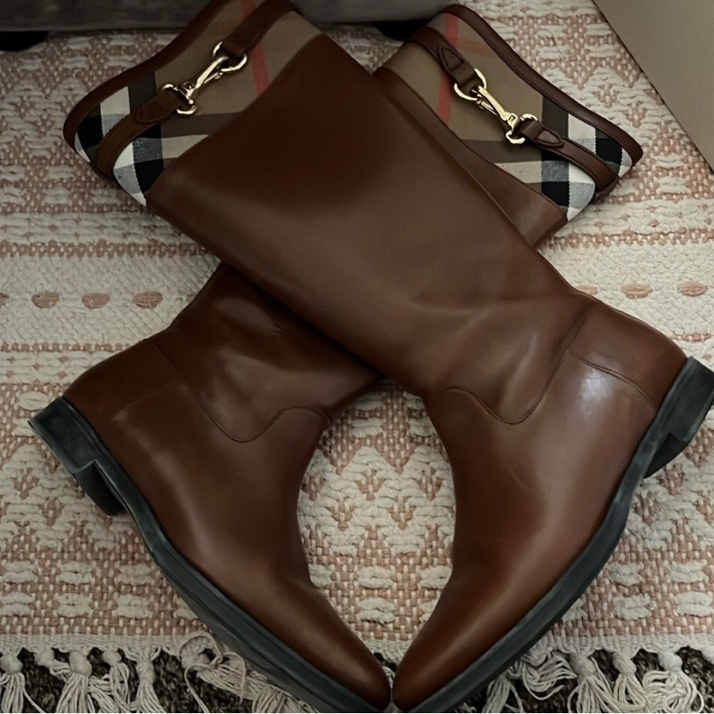 Burberry riding boots - Picture 2 of 12